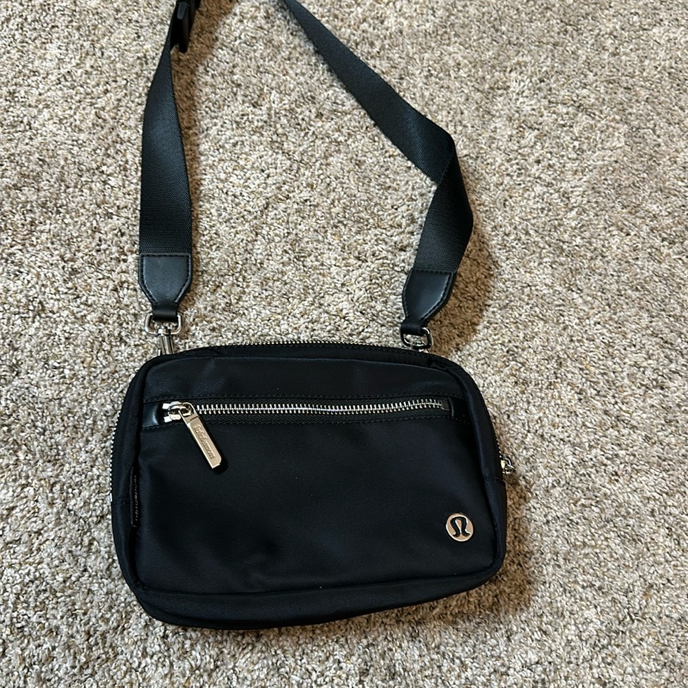 Crossbody belt bag